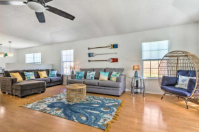 Bright Pensacola Home with Yard about 6 Mi to Beach